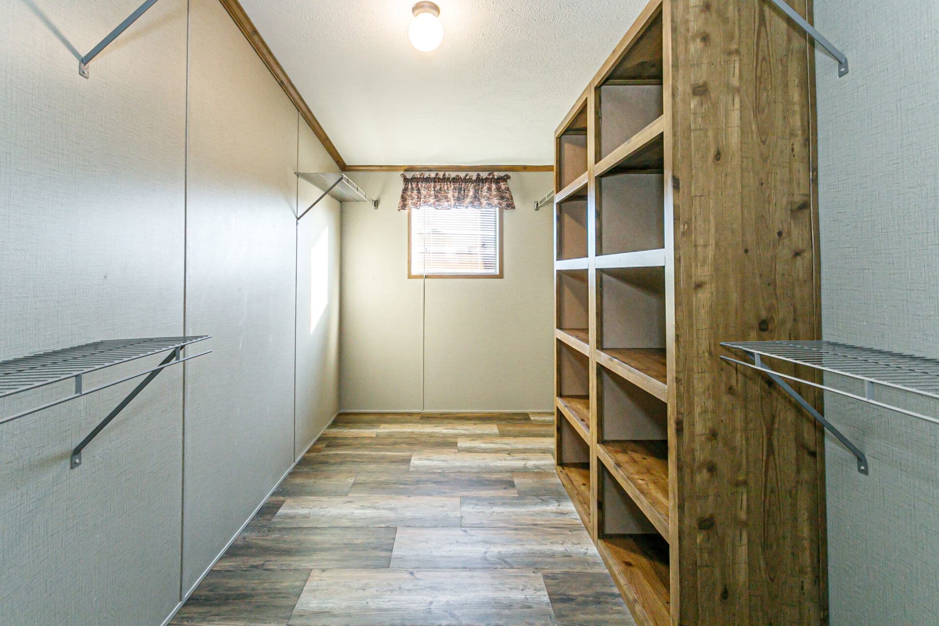 Doublewide h-3672-43a bedroom home features