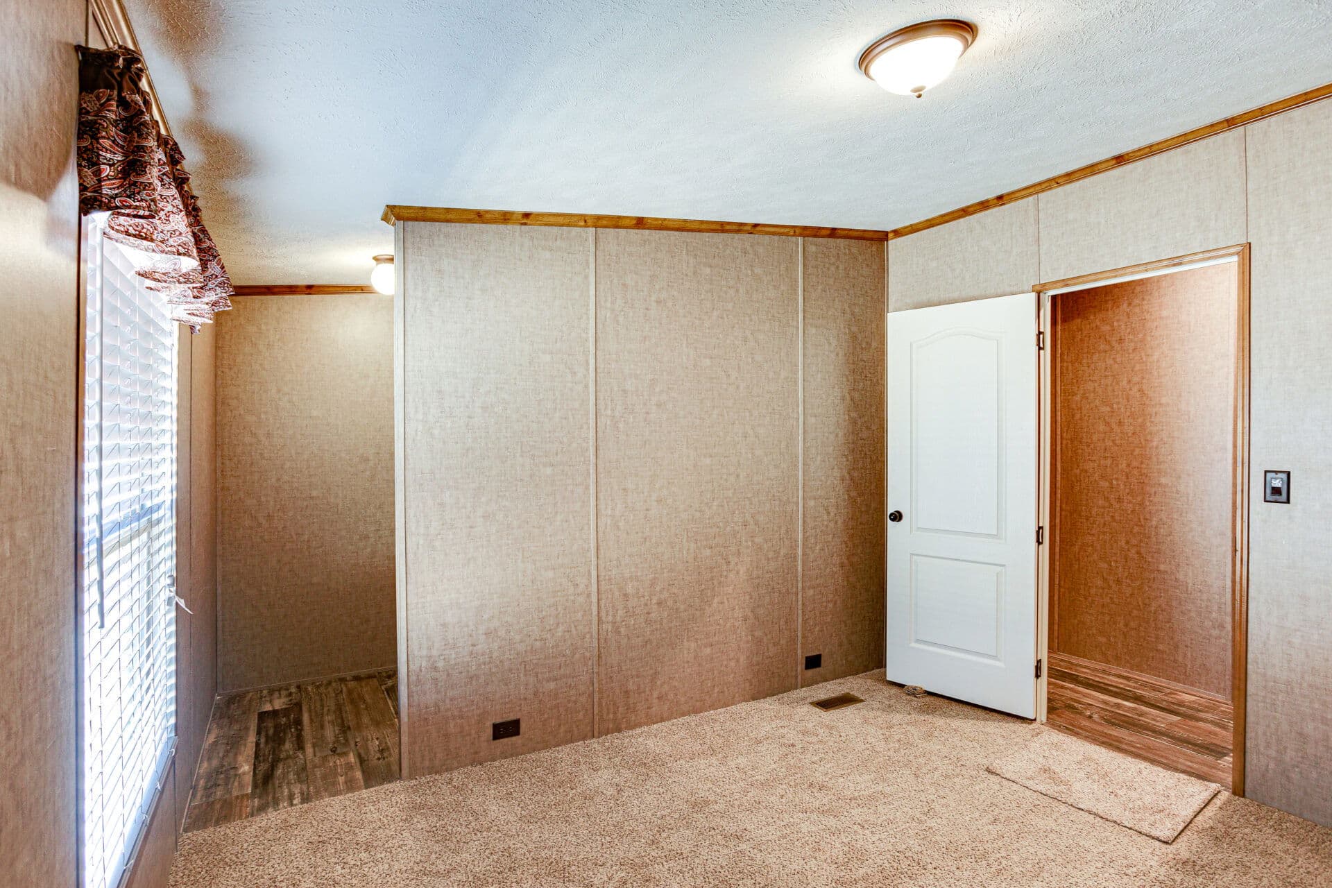 Heritage h-3264-32c bedroom home features