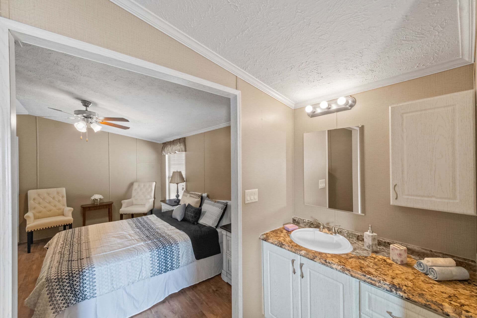 Classic c-1880-32f bathroom and bedroom home features