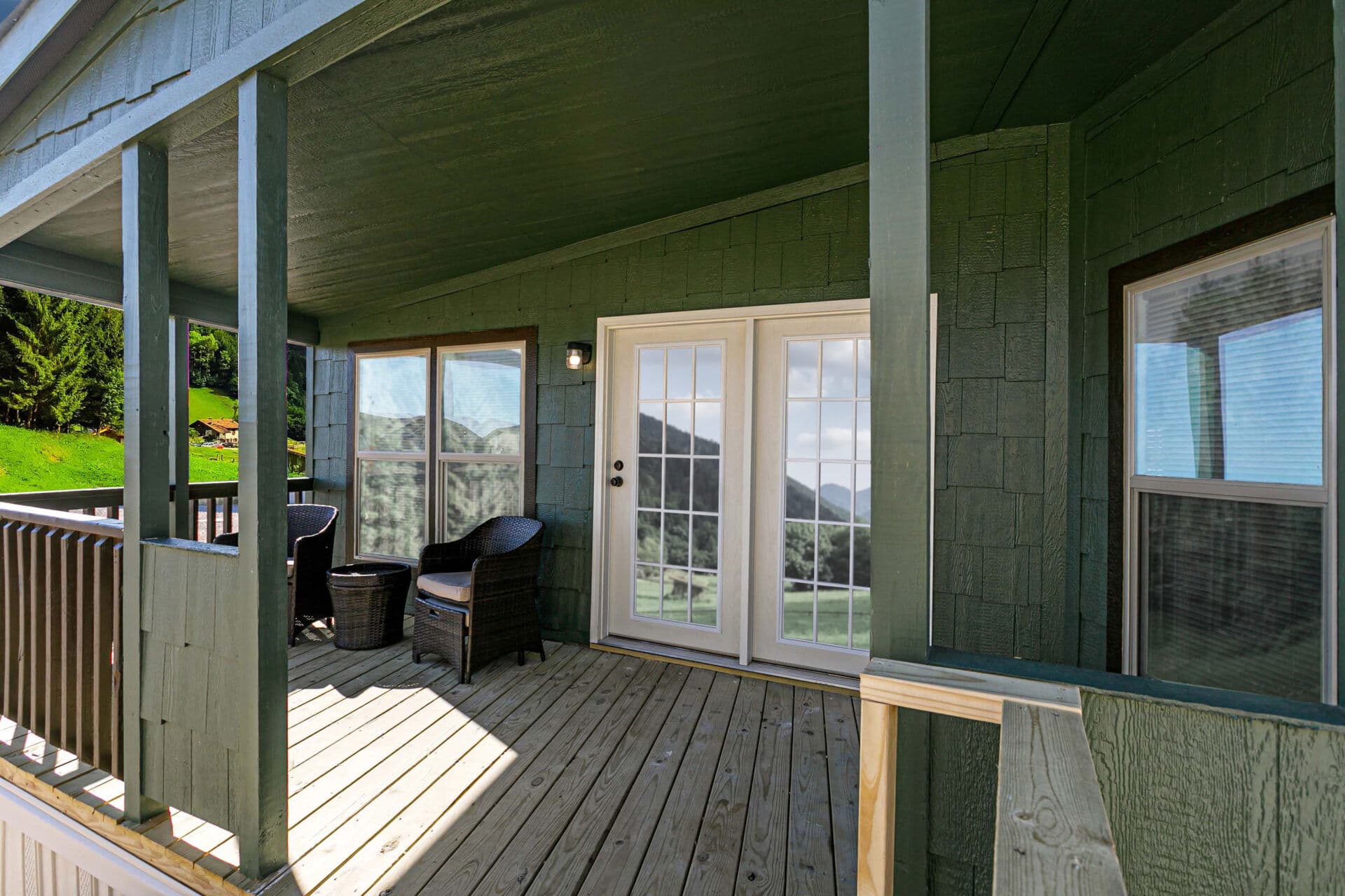 Classic c-3264-32bp exterior home features