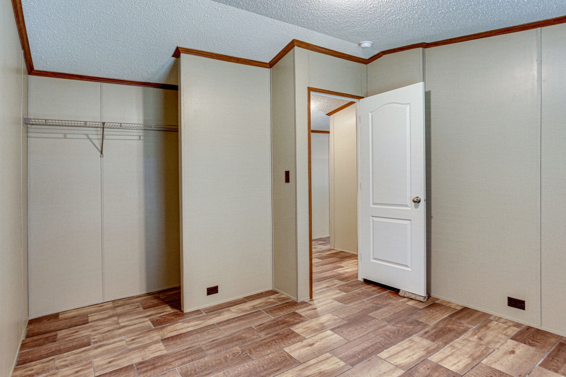 Heritage h-1864-22a bedroom home features