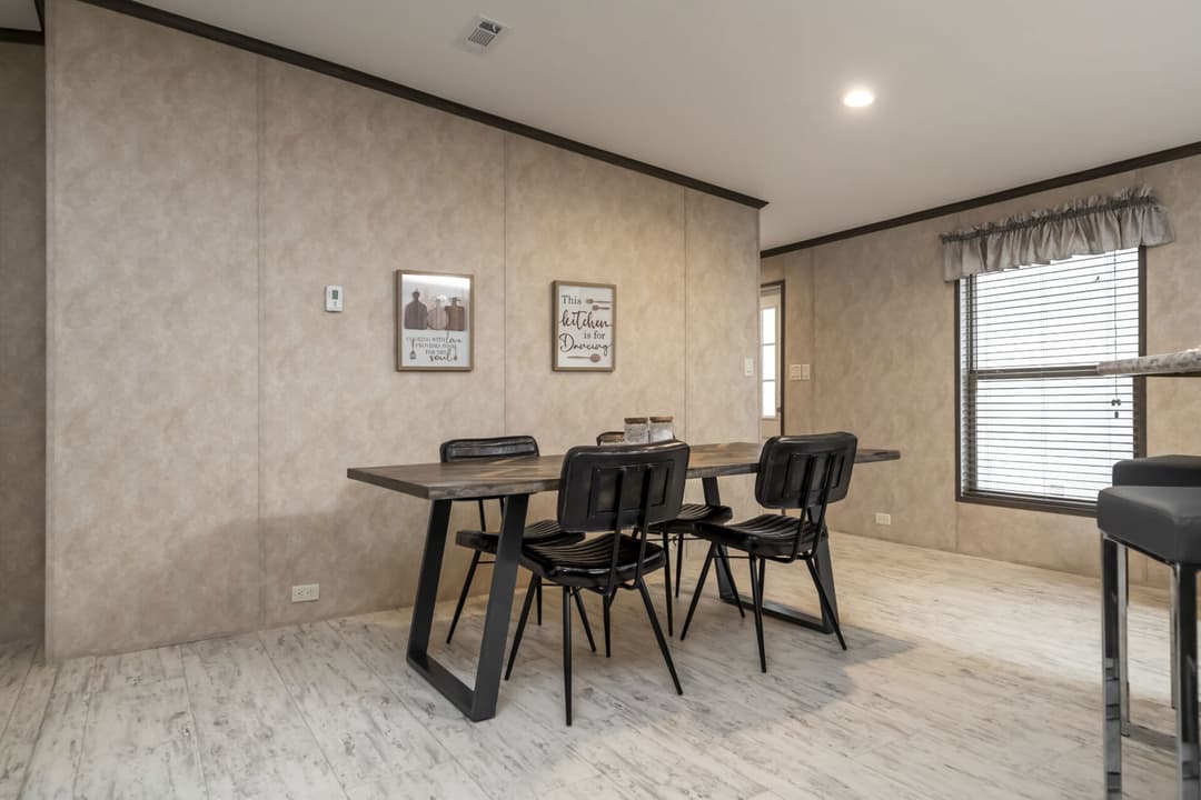 Classic c-3256-42b interior home features