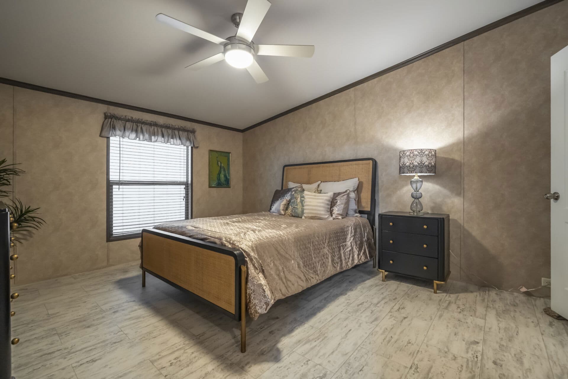 Classic c-3256-42b bedroom home features