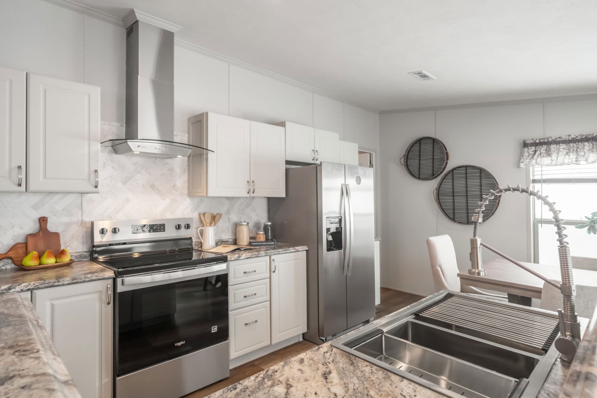 Heritage h-3256-32d kitchen home features