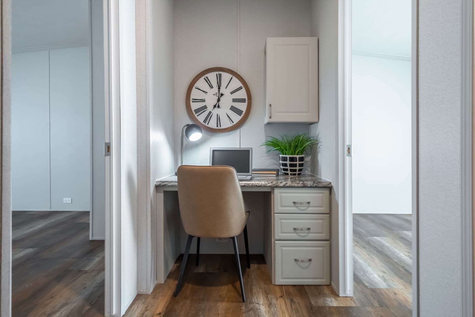 Heritage h-3256-32d interior home features