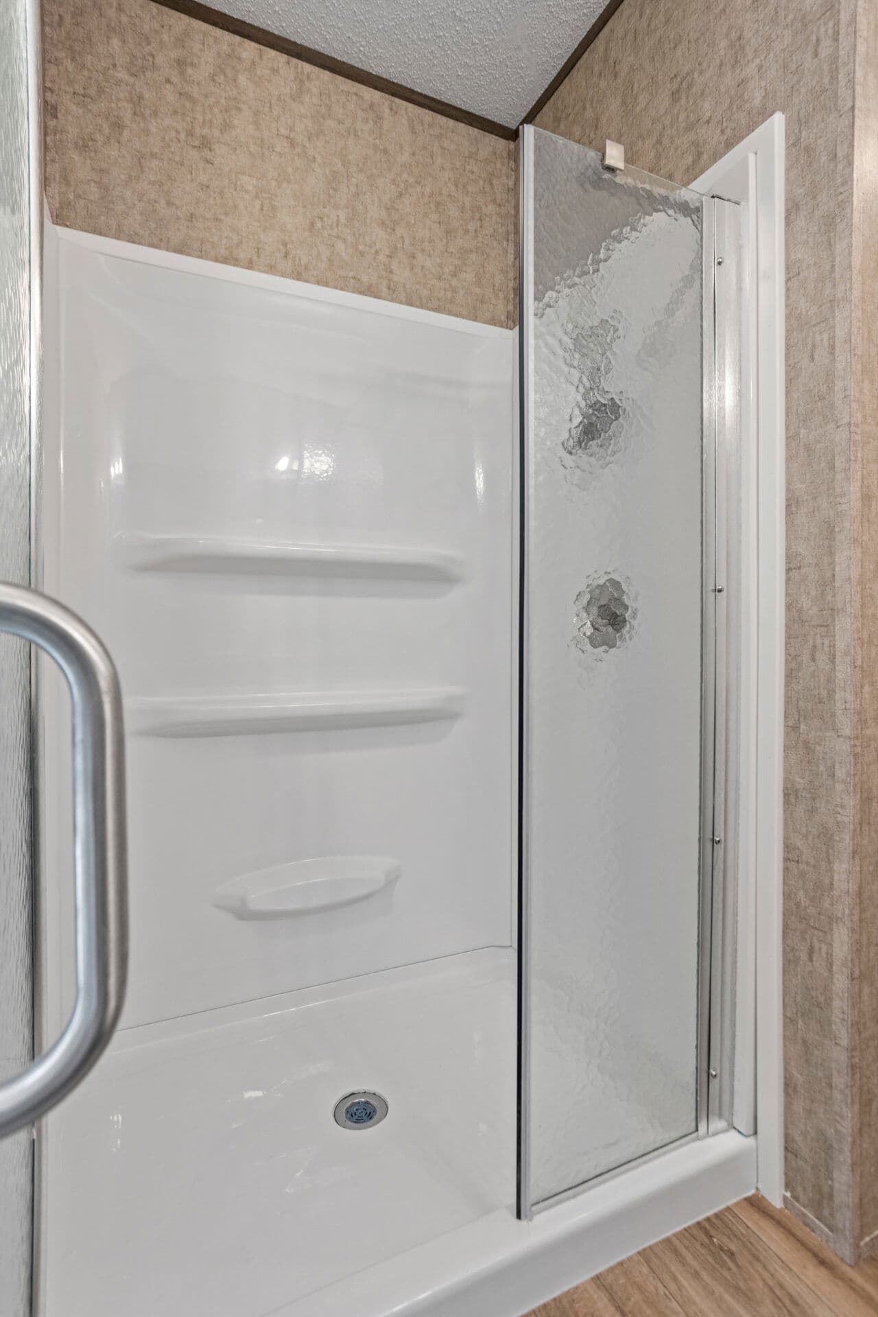 Classic c-1680-32d bathroom home features