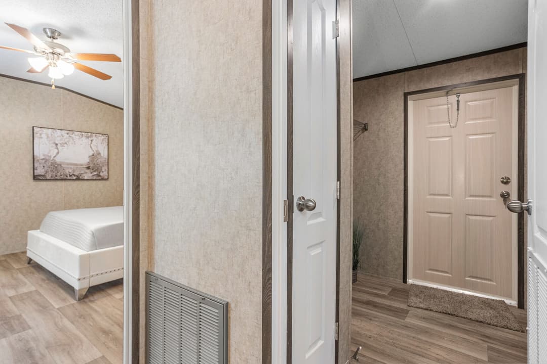 Classic c-1680-32d bedroom home features