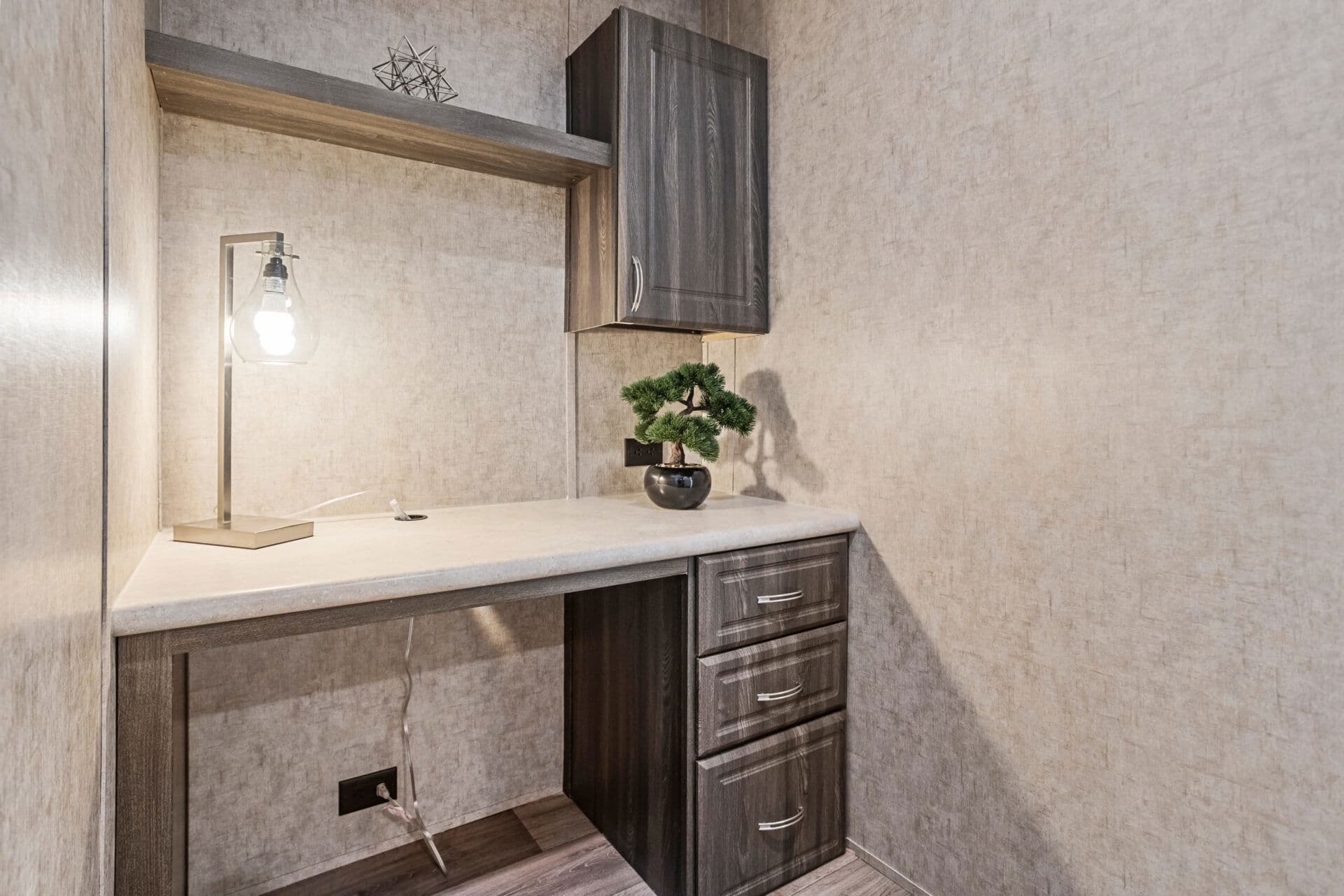 Classic c-1680-32d interior home features