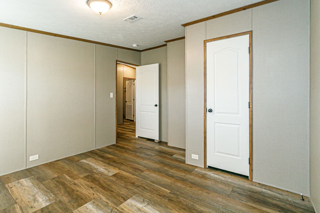 Doublewide h-3672-43a bedroom home features