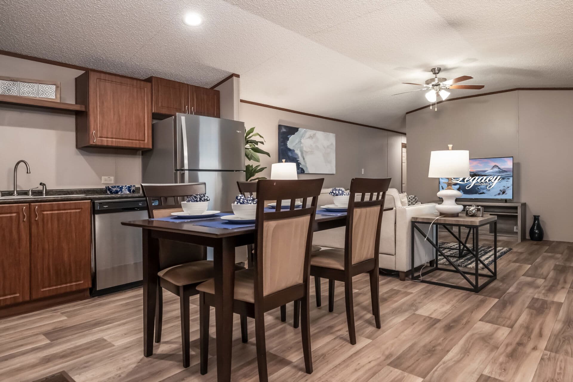 Classic c-1664-32c kitchen home features