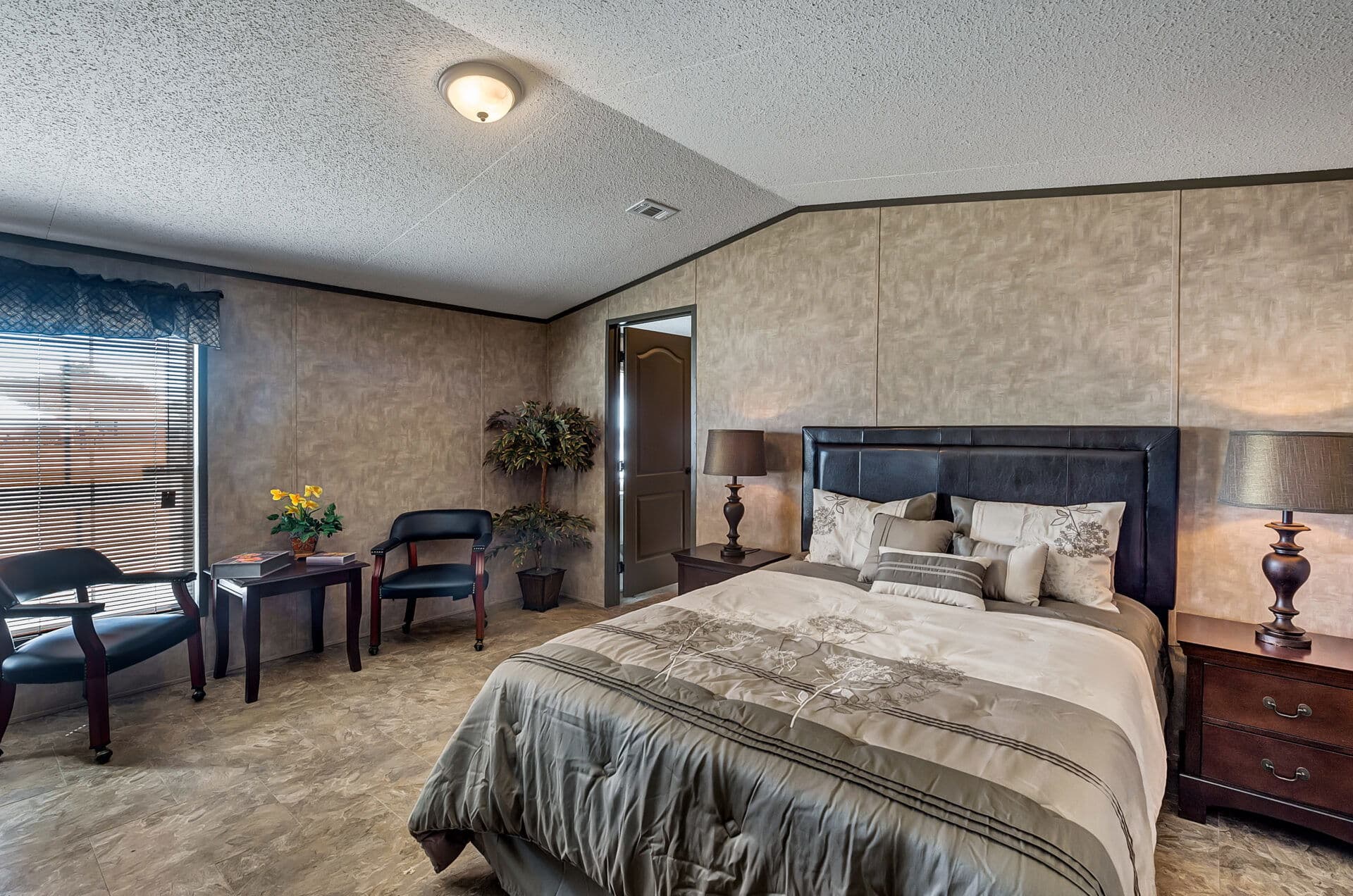 Select s-1680-32b bedroom home features