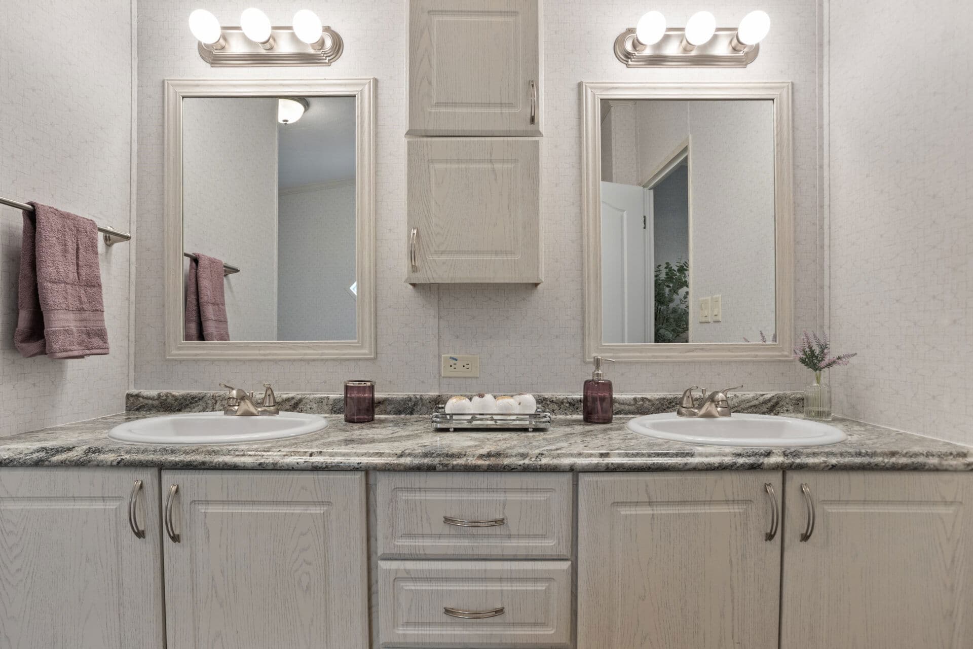 Heritage h-3272-43a bathroom home features