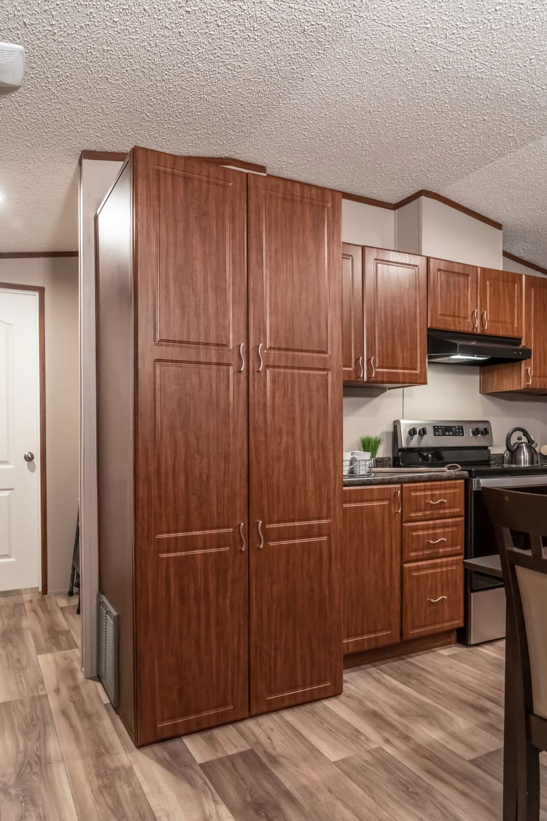 Classic c-1664-32c interior home features