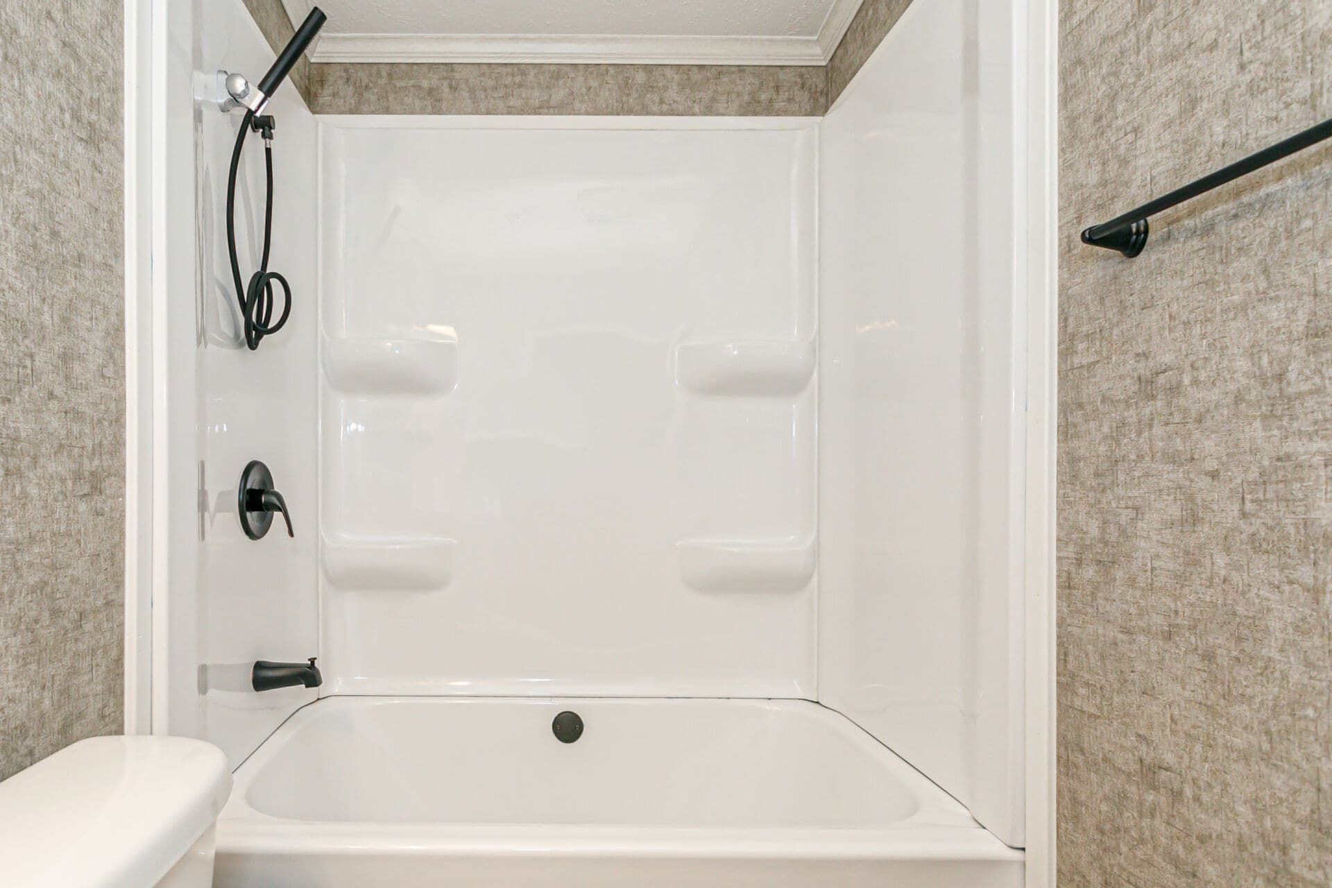 Classic c-3264-32bp bathroom home features